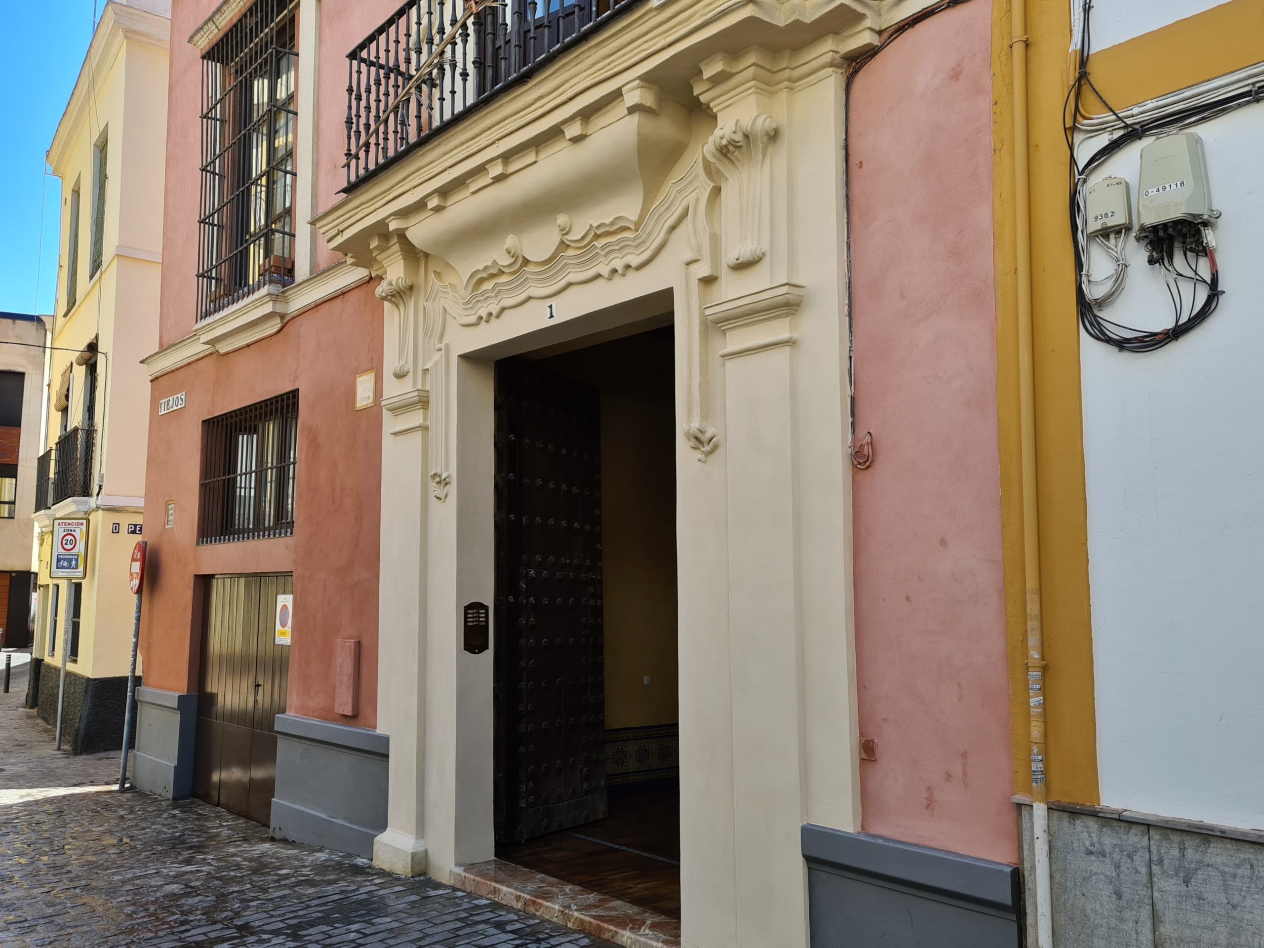 Portada-calle-Viejos-Sevilla_03-scaled PORTADA DE CALLE VIEJOS DE SEVILLA