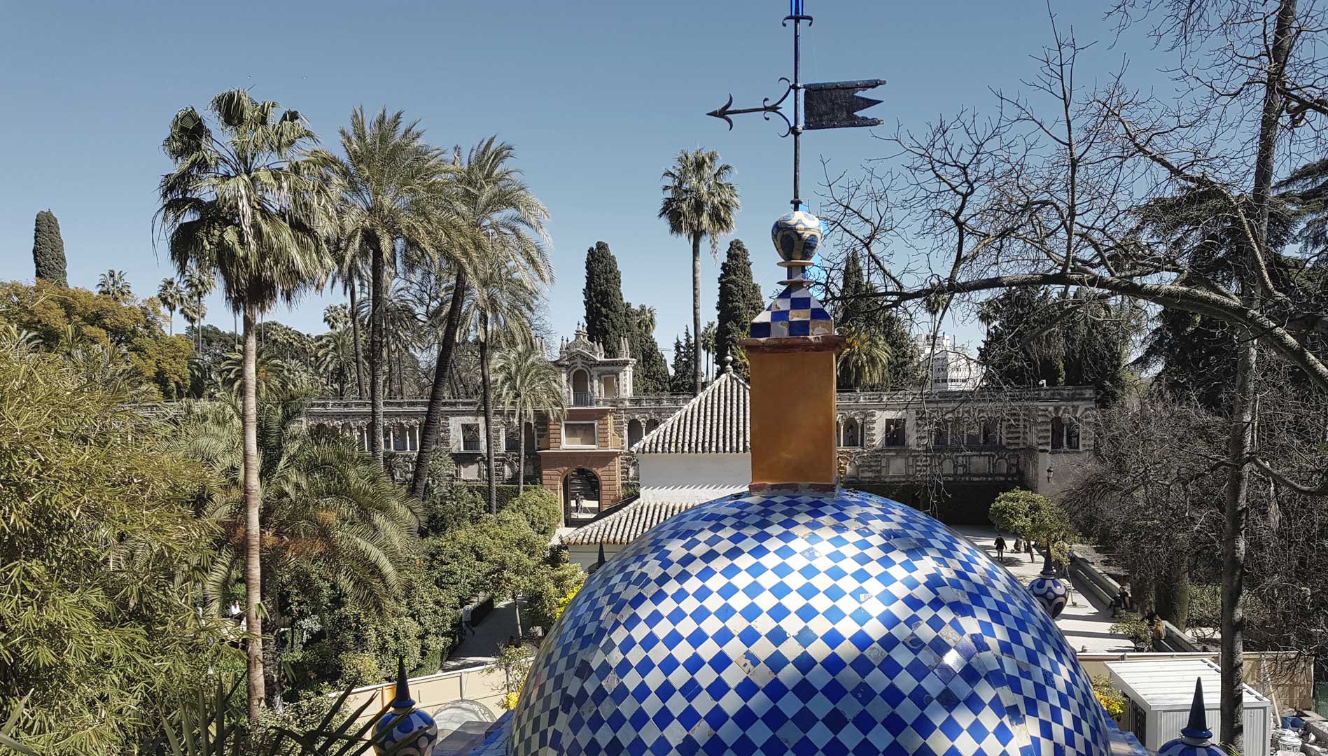 CENADOR, ESTANQUE Y JARDIN DEL LEON DEL REAL ALCAZAR DE SEVILLA